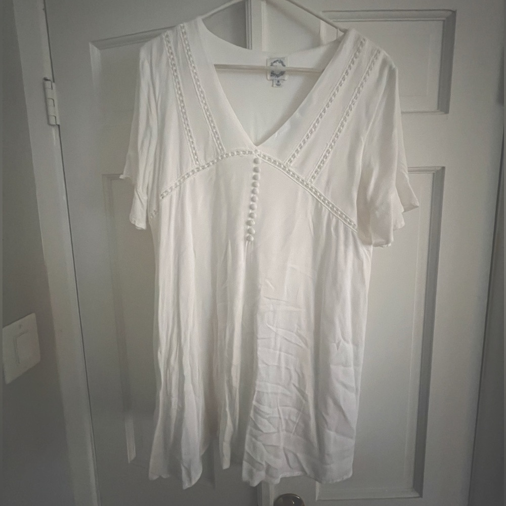 Francescas Blue Rain Short Sleeve Button Detail Dress in White size Medium